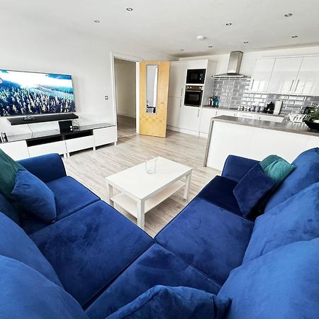 Rnm - Business Professionals Stay, Walsall City Centre, 2 Bedroom With Ensuite And Bathroom, Entire Place, Kitchen & Washroom With Amenities, Smart Tv, Easy Access, Fast Wifi, Parking Nearby, Great Transport Links Екстериор снимка