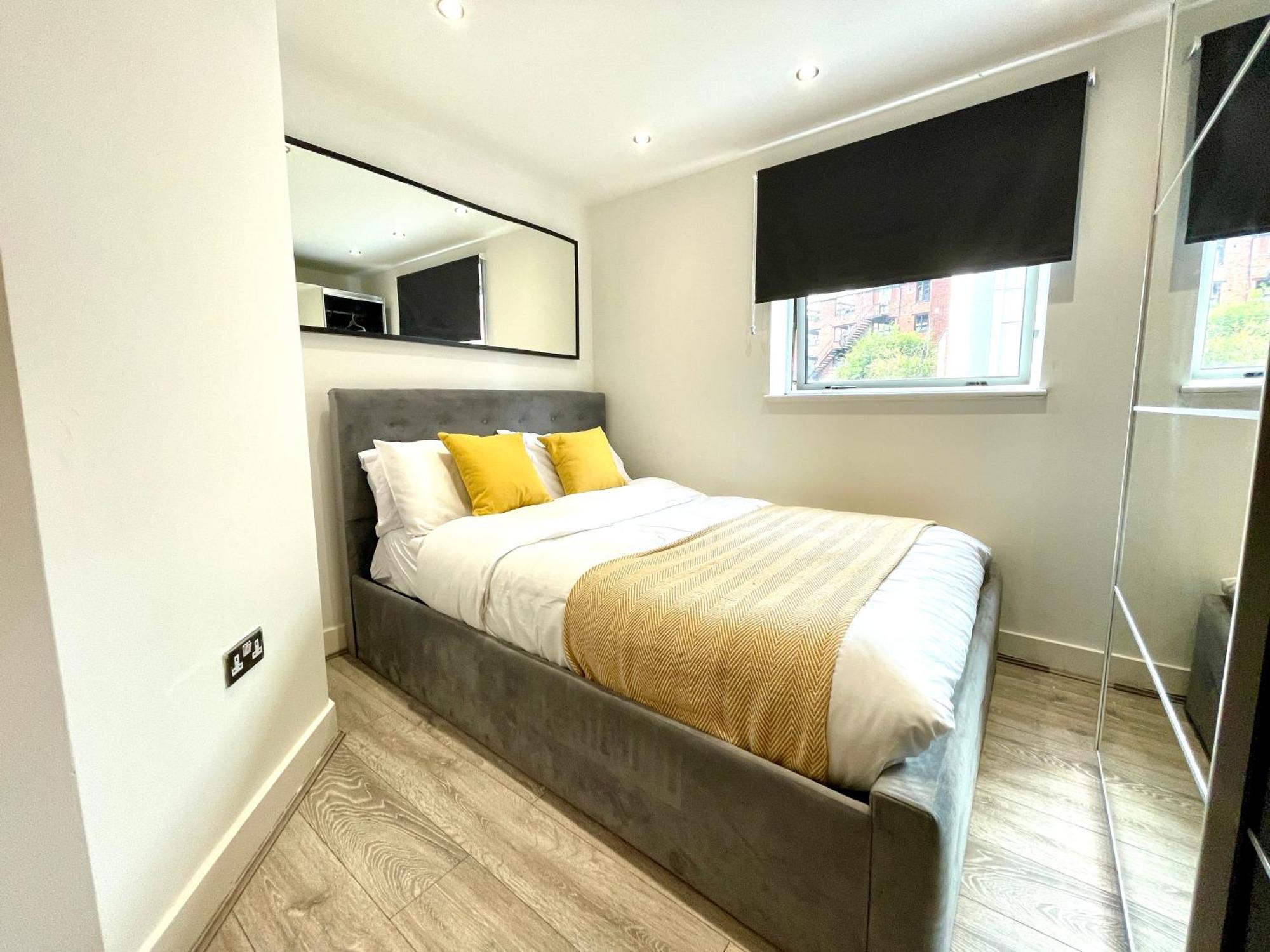 Rnm - Business Professionals Stay, Walsall City Centre, 2 Bedroom With Ensuite And Bathroom, Entire Place, Kitchen & Washroom With Amenities, Smart Tv, Easy Access, Fast Wifi, Parking Nearby, Great Transport Links Екстериор снимка