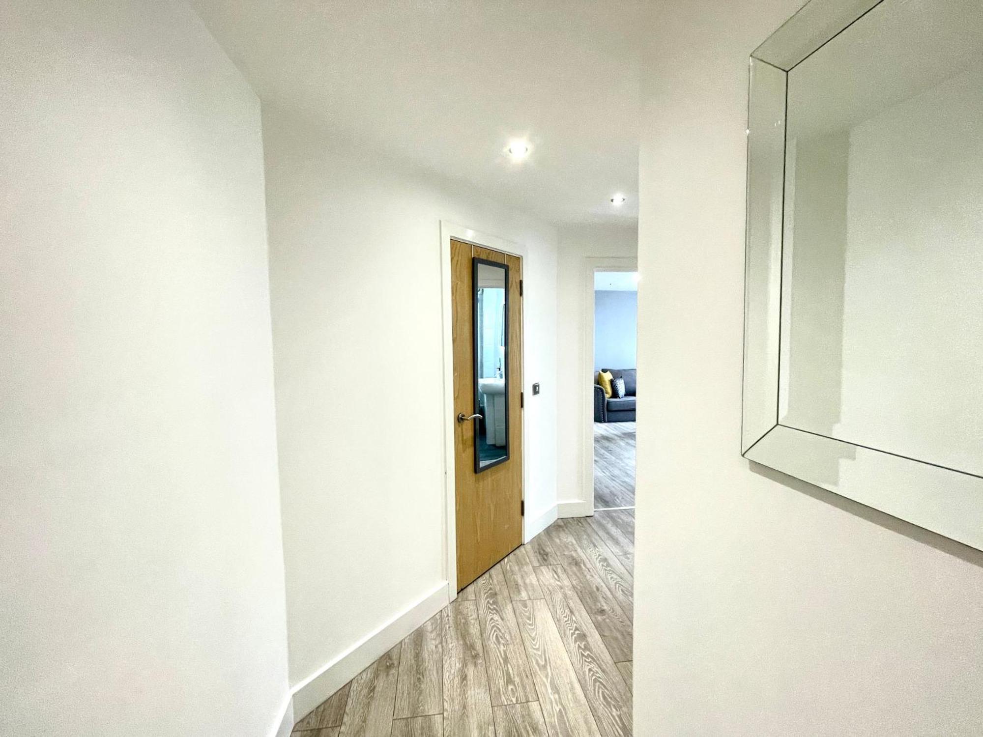 Rnm - Business Professionals Stay, Walsall City Centre, 2 Bedroom With Ensuite And Bathroom, Entire Place, Kitchen & Washroom With Amenities, Smart Tv, Easy Access, Fast Wifi, Parking Nearby, Great Transport Links Екстериор снимка
