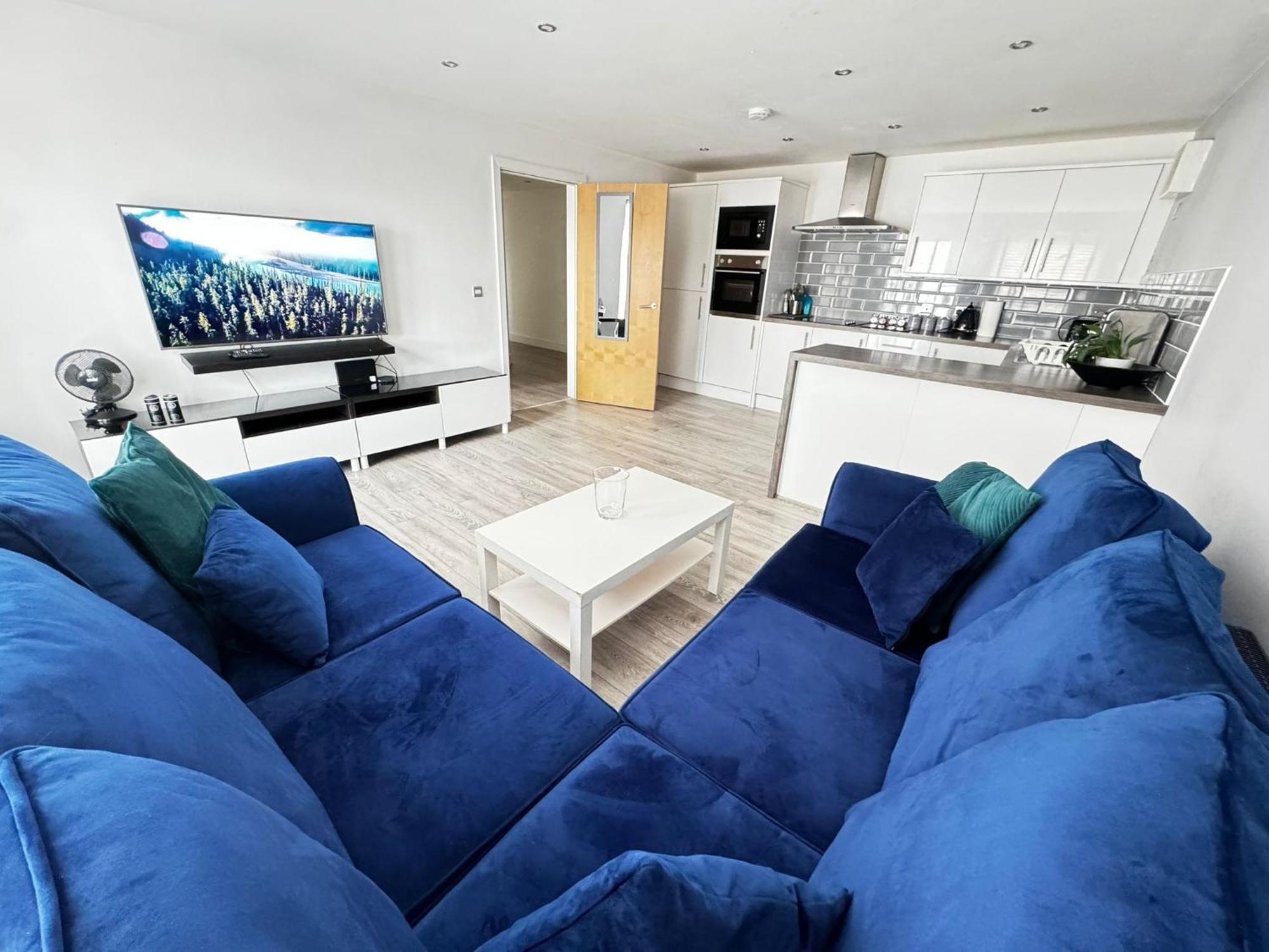 Rnm - Business Professionals Stay, Walsall City Centre, 2 Bedroom With Ensuite And Bathroom, Entire Place, Kitchen & Washroom With Amenities, Smart Tv, Easy Access, Fast Wifi, Parking Nearby, Great Transport Links Екстериор снимка